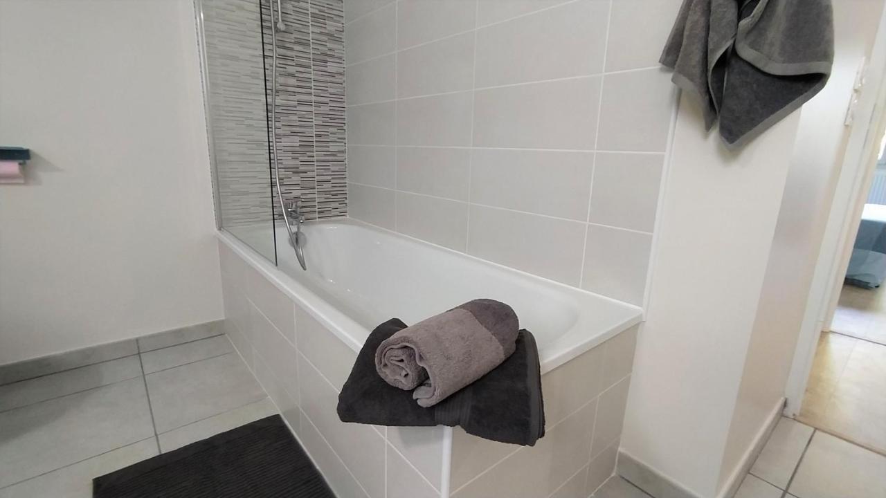 Villa Poete Avec Jardin 3 Chambres Parking Gratuit ตูร์เนเฟย ภายนอก รูปภาพ